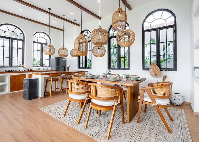 Villa Palm Sugar - Stylish 3br Retreat With Pool