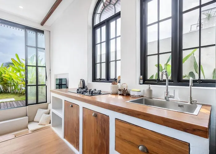 Villa Palm Sugar - Stylish 3br Retreat With Pool *